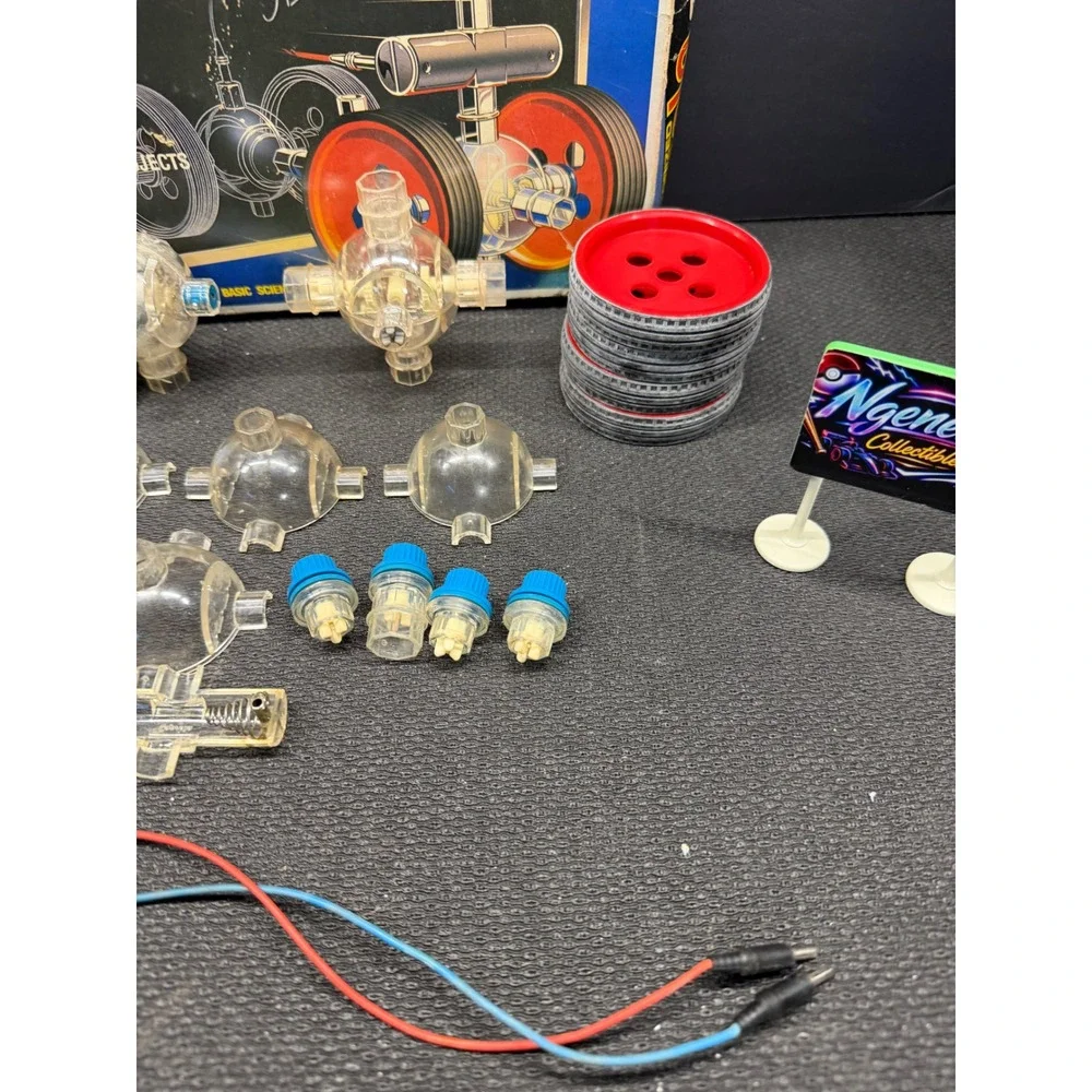 Vintage Motorized Capsela 200 Science Discovery System Incomplete Parts Set Box